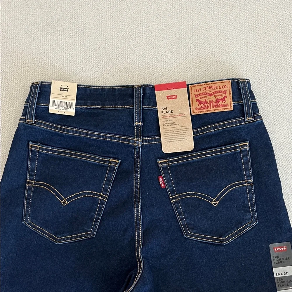 Levi's 726 Jeans Women's flare Leg high rise size 28x32. New. - Picture 8 of 14